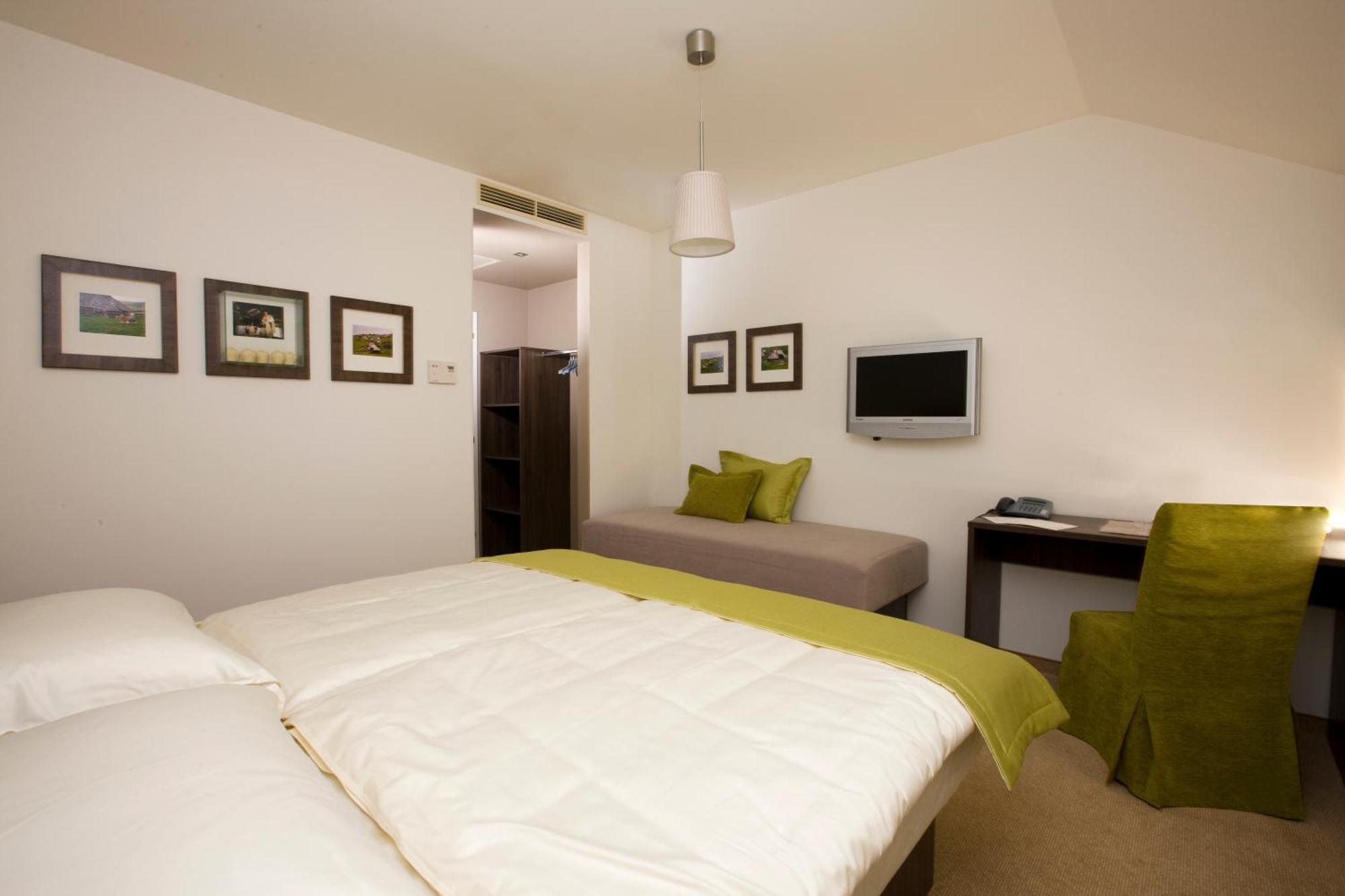 Ambient Hotel Domžale Eksteriør bilde