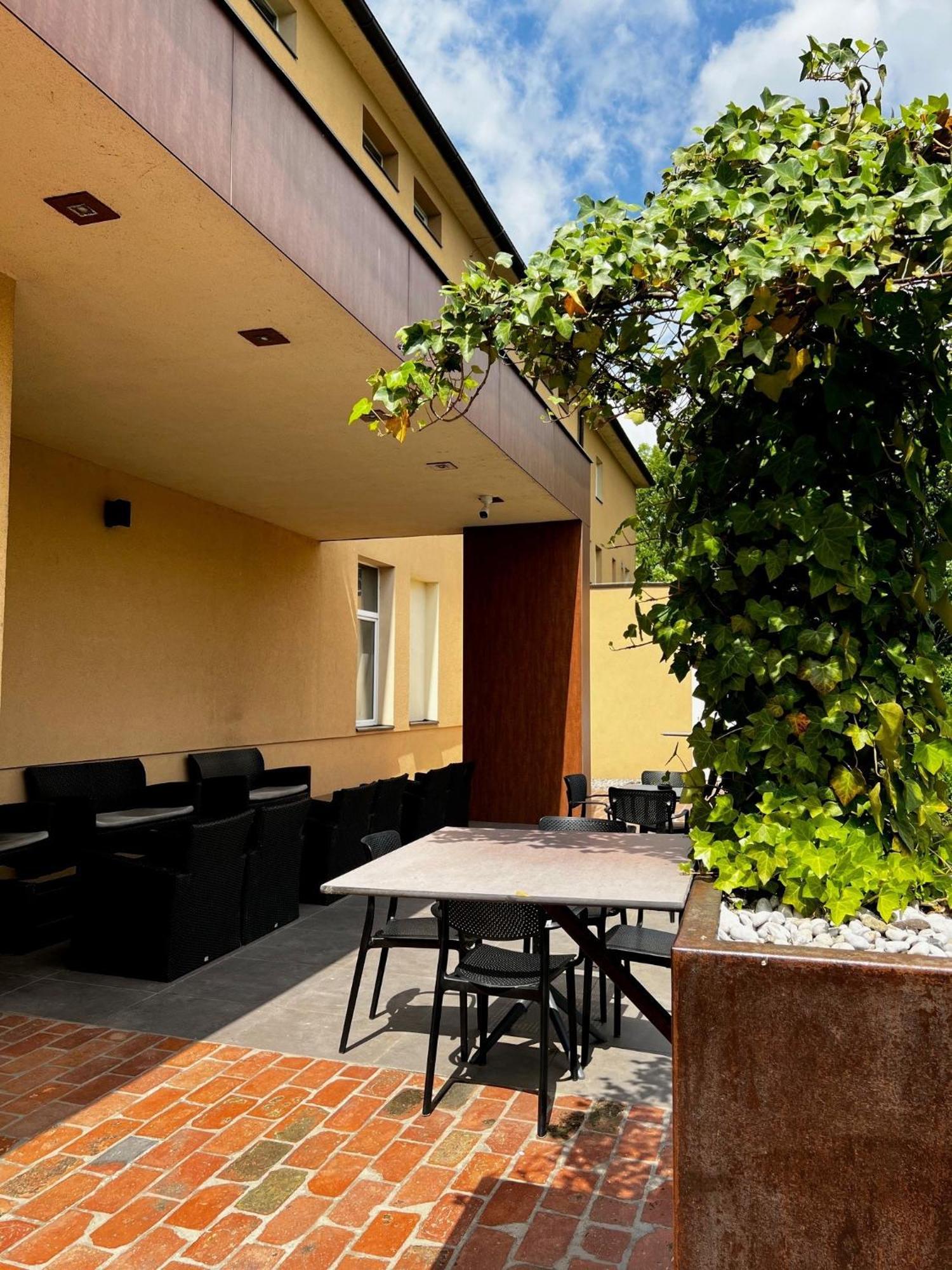 Ambient Hotel Domžale Eksteriør bilde